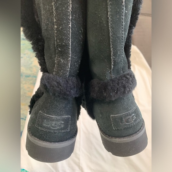 UGG Classic Black Mini Fluff Spill Seam Boot (9) S/N 1112500 🌴 - Picture 3 of 13